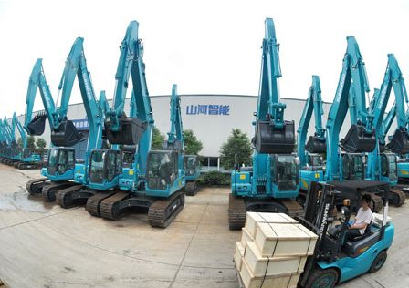 新华社报道：龙8头号玩家智能连任全球工程机械50强