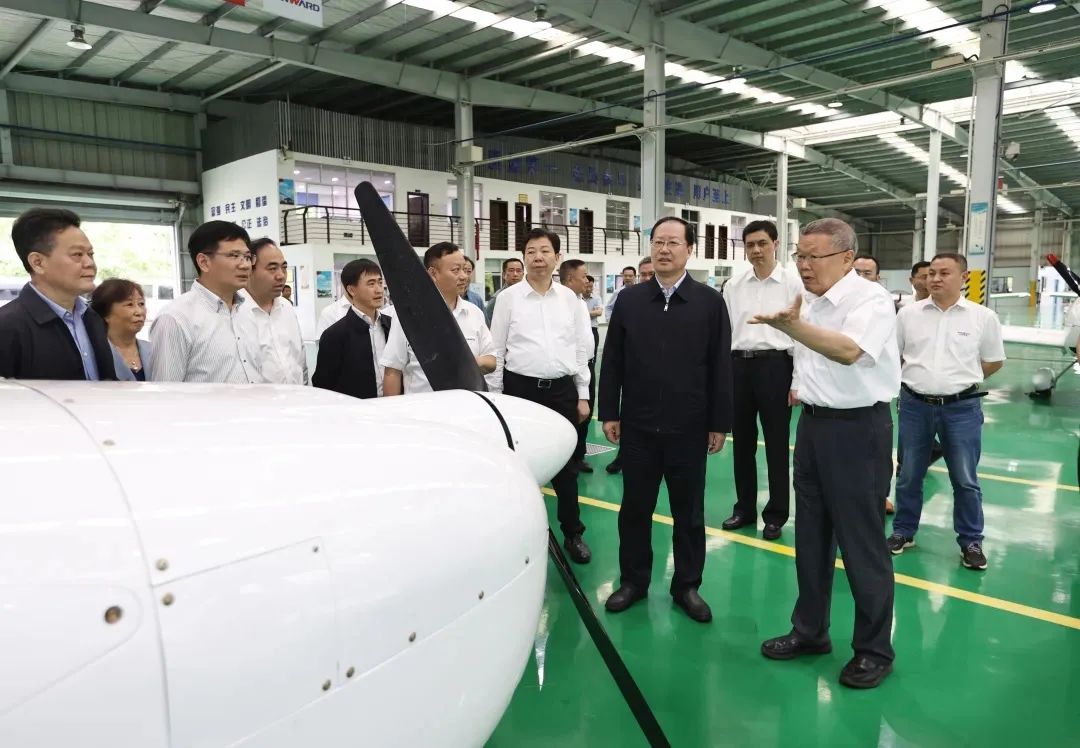 毛伟明调研龙8头号玩家科技：打造天下一流的通用航空工业基地