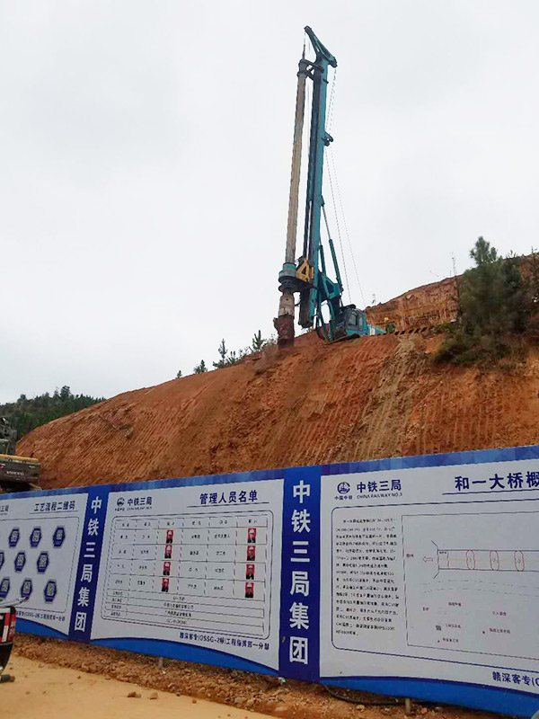 8年购置12台！龙8头号玩家智能旋挖钻陪他走向天下