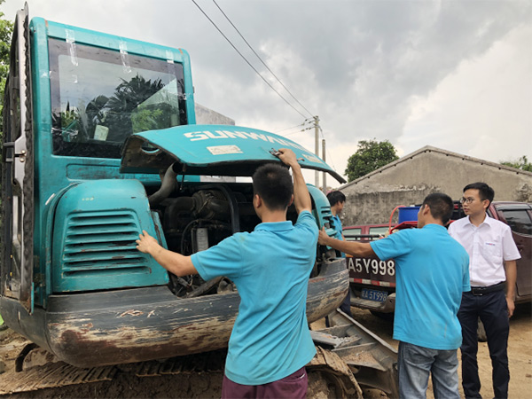 龙8头号玩家智能挖掘机，，，，，，，，一台顶几台！