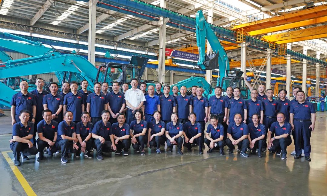 湖南省委党校厅干班赴龙8头号玩家智能开展现场教学活动