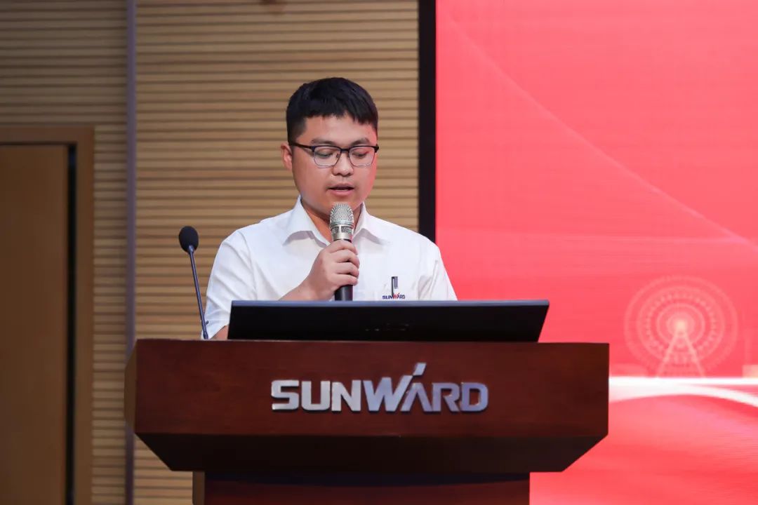 打造制造焦点竞争力，，，，，助力公司再腾飞——龙8头号玩家智能精益生产启动大会胜利召开