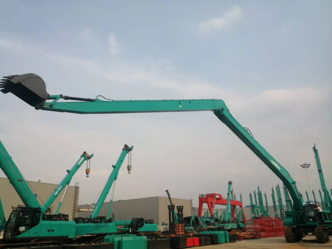 挖深全球第一！龙8头号玩家智能加长臂液压挖掘机SWE950ELR出口南美