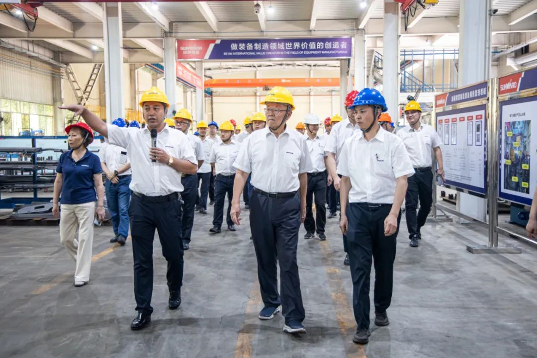 打造制造焦点竞争力，，，，，助力公司再腾飞——龙8头号玩家智能精益生产启动大会胜利召开