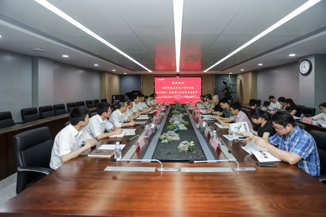 国防科大北斗团队考察龙8头号玩家智能