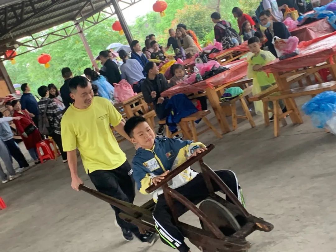 童年差别Young，，，，，稻花香里亲子欢——龙8头号玩家智能组织开展六一亲子活动