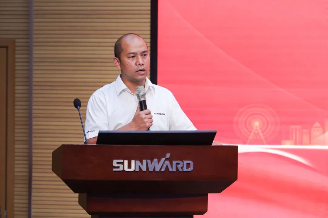 打造制造焦点竞争力，，，，，助力公司再腾飞——龙8头号玩家智能精益生产启动大会胜利召开