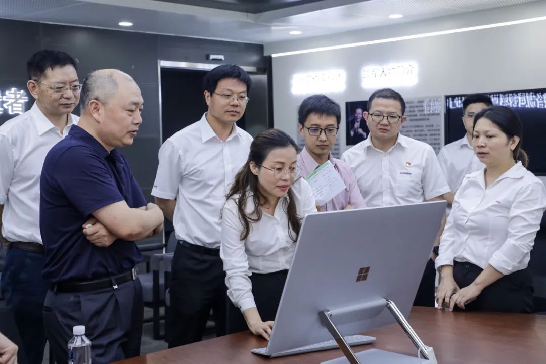 国防科大北斗团队考察龙8头号玩家智能