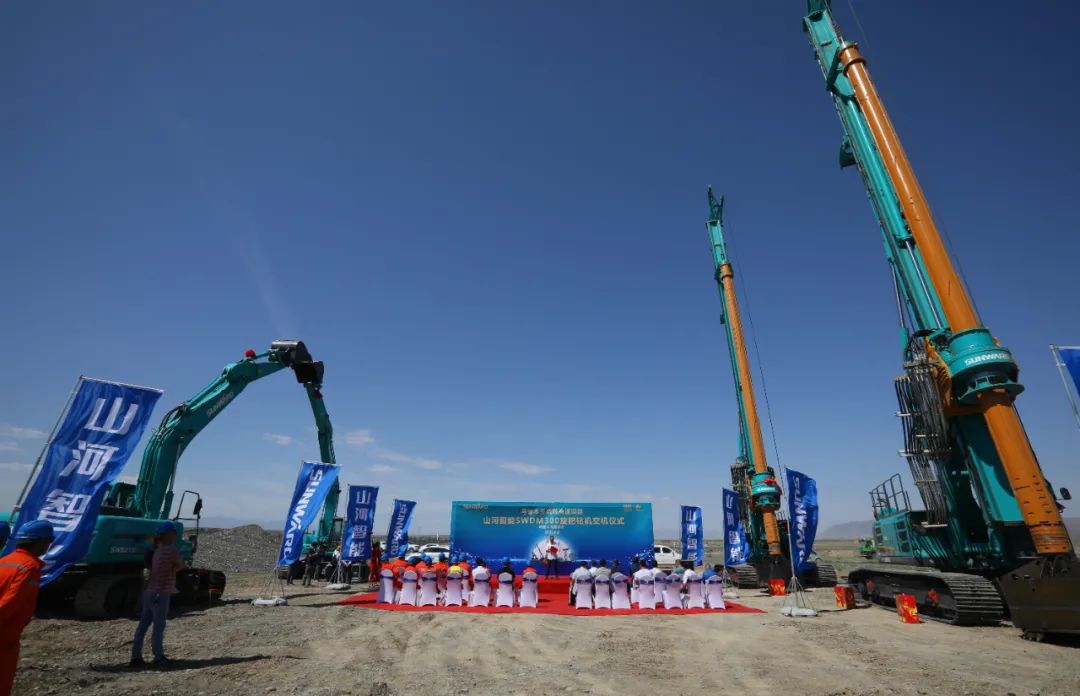 龙8头号玩家智能产品交付中国能建葛洲坝集团，，，，，，，，助力建设大美新疆