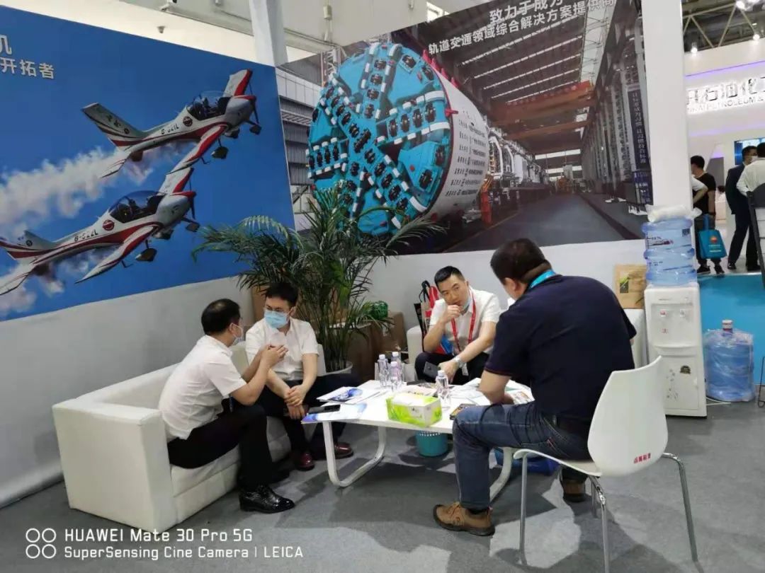 龙8头号玩家智能亮相北京国际石油展