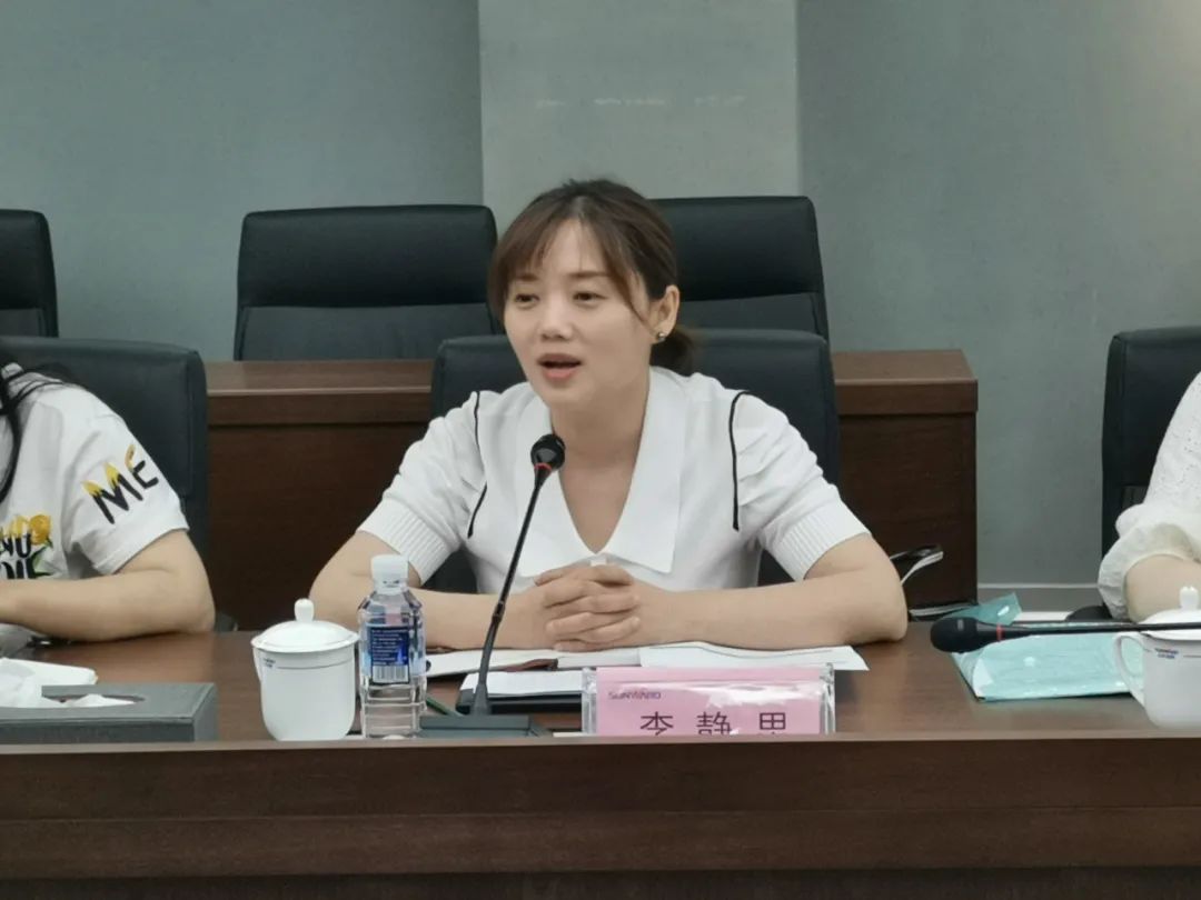 董事长何清华收到湖南省向导联系效劳专家联络卡