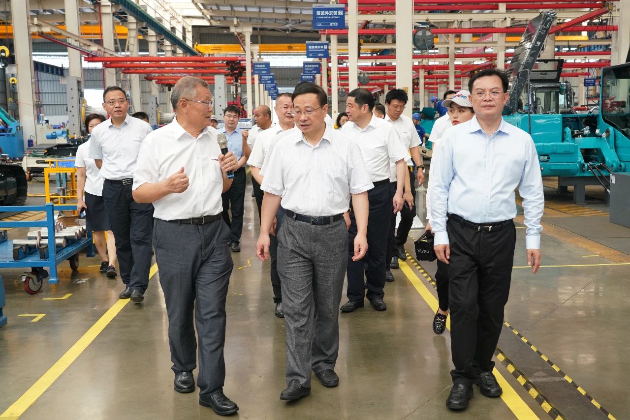 国家统计局总经济师毛盛勇率团调研考察龙8头号玩家智能