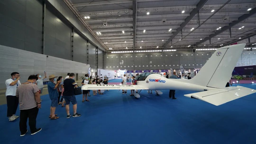 明星产品受追捧，，，，，，，龙8头号玩家航空携多款产品精彩亮相2021年湖南航展