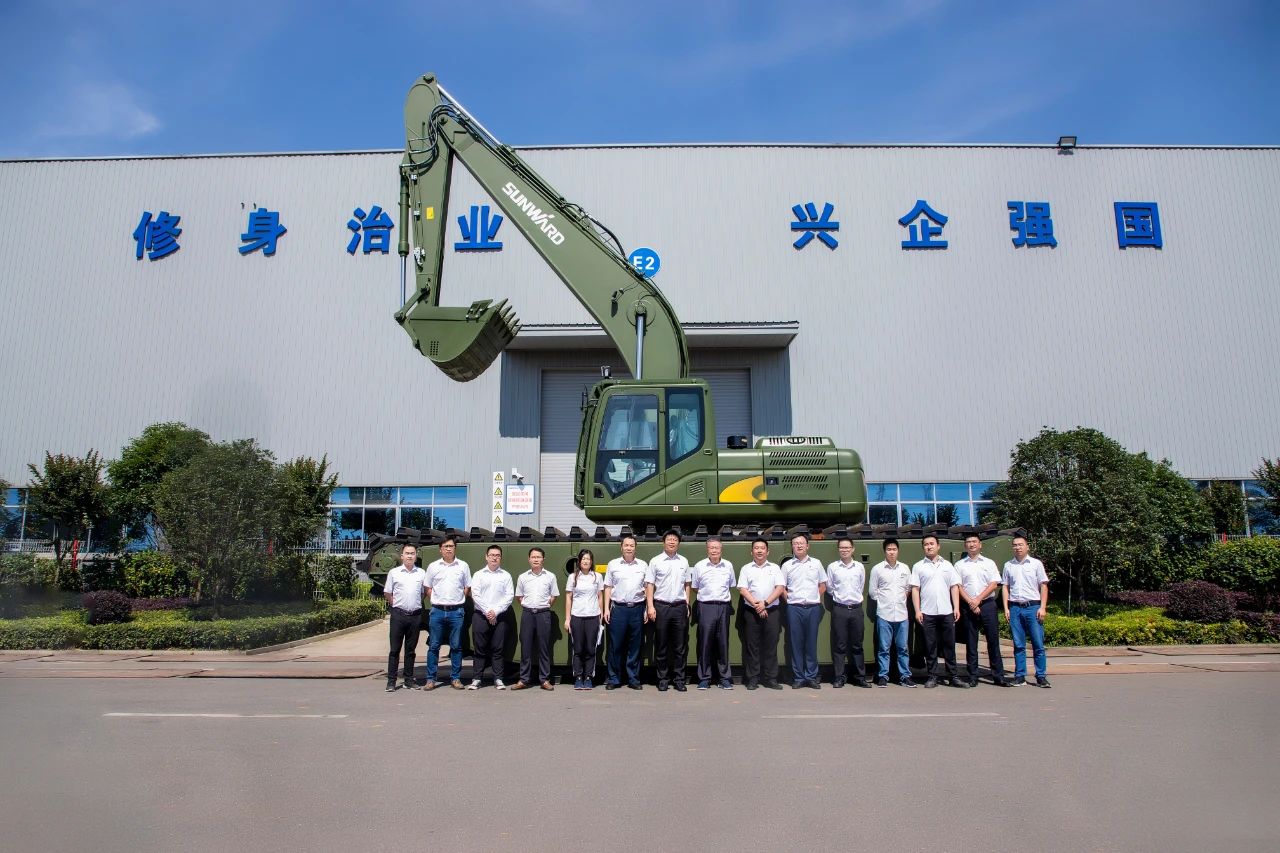 水陆两用挖掘机亮相央视！龙8头号玩家智能应抢救援“猛将”出战