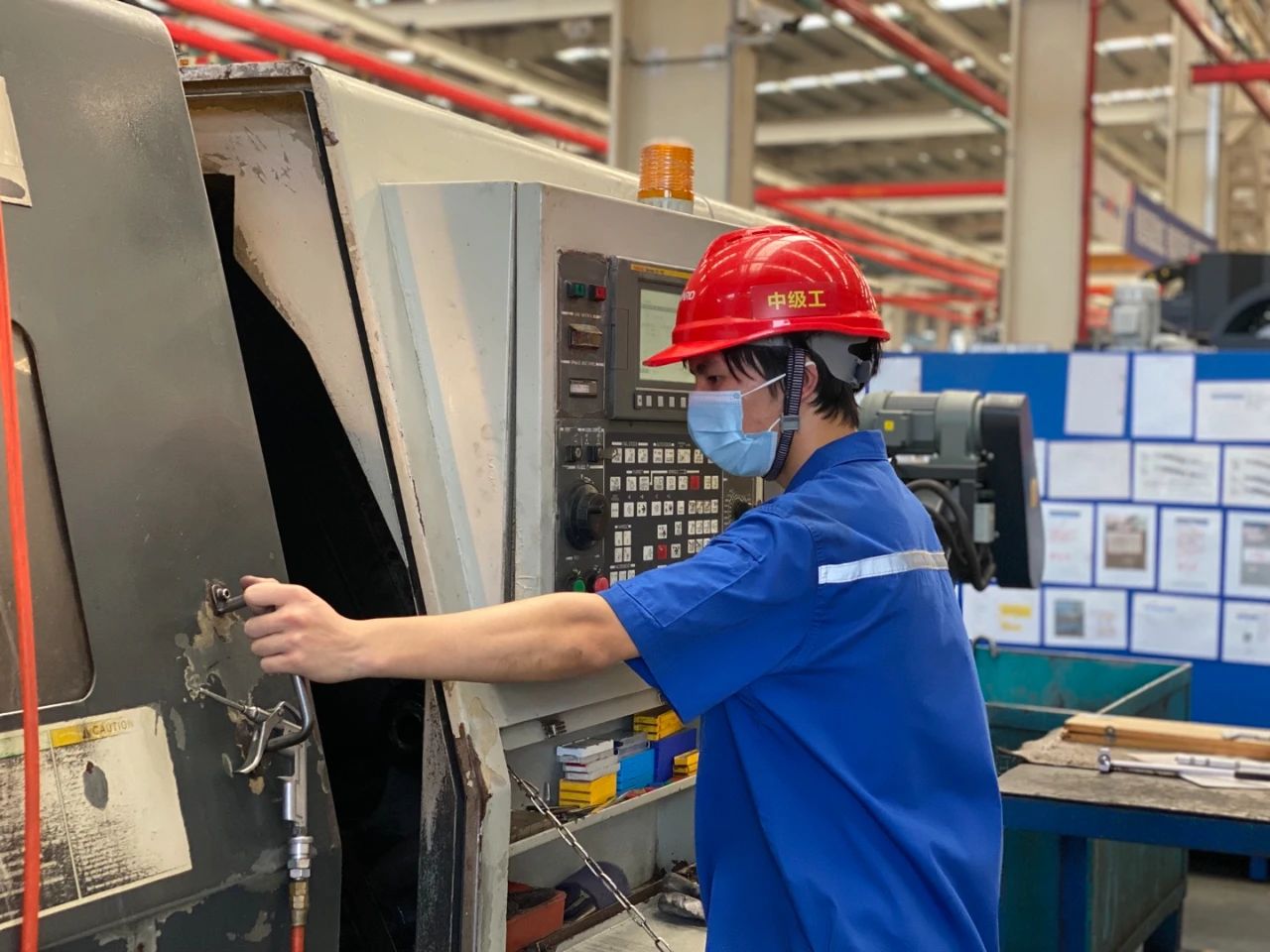 严酷防控！龙8头号玩家智能牢筑防疫“长城”