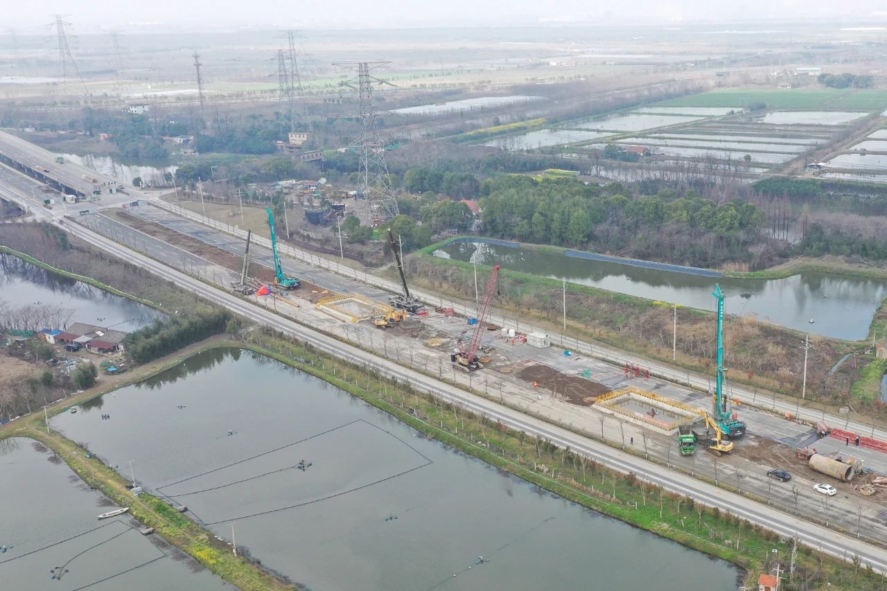 征战天下首条智慧高速，，，，，，龙8头号玩家智能旋挖钻机凭什么？？？？？？？？