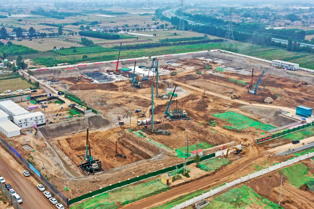 立异引领，，，，，龙8头号玩家智能行业首创双层快压装置| 百年风华筑漂亮龙8头号玩家（5）