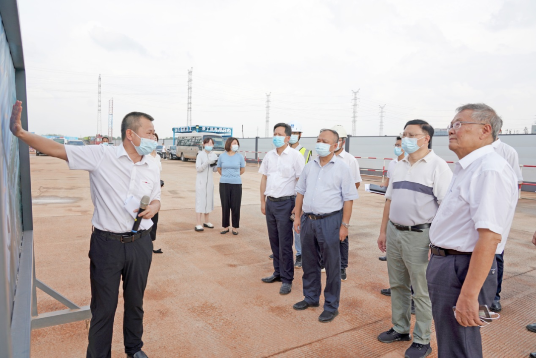 湖南省委常委、省委秘书长张剑飞一行调研龙8头号玩家智能