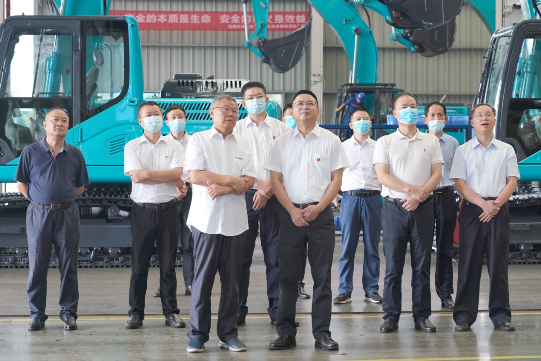 长沙市委常委、市纪委书记胡卫兵考察调研龙8头号玩家智能