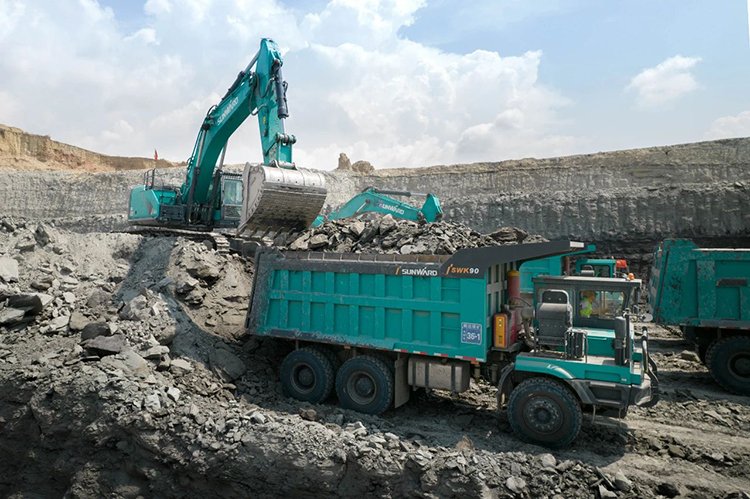 图集 | 征战矿山！龙8头号玩家智能绿色矿山成套装备“上将”云集