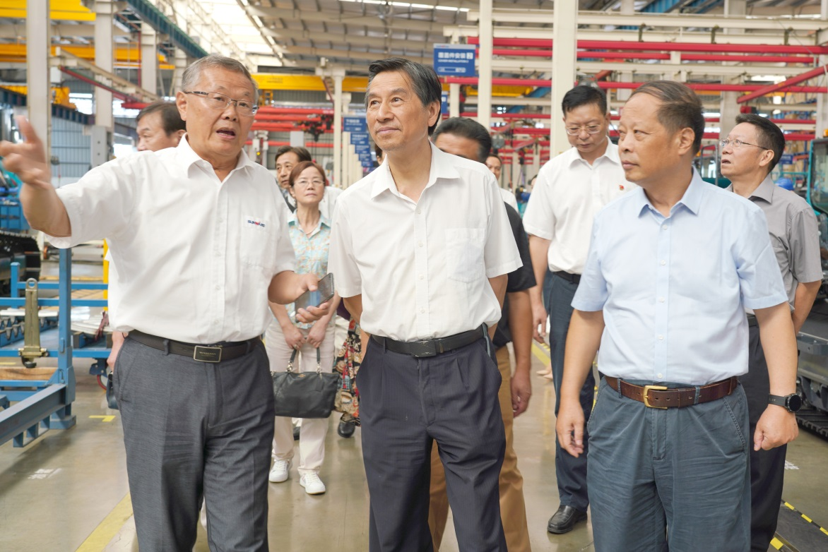 湖南省老科学手艺事情者一行到访龙8头号玩家智能