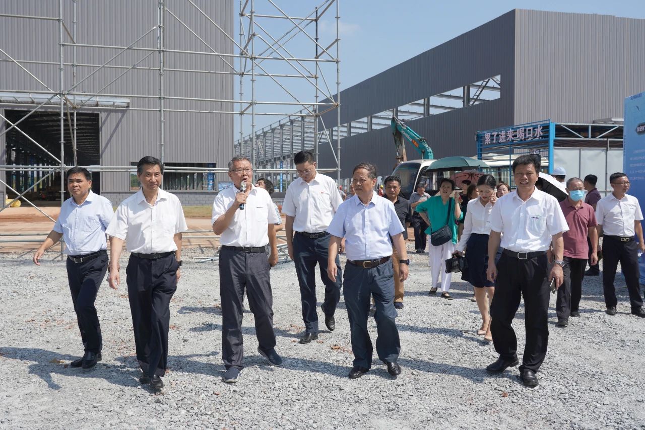 湖南省老科学手艺事情者一行到访龙8头号玩家智能