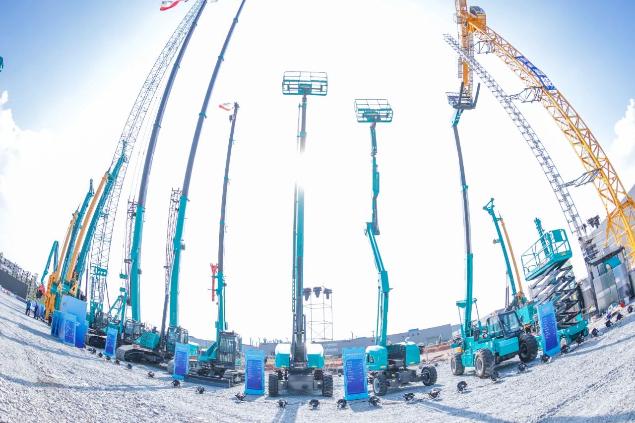 四大成套装备携手登。。。。。。×8头号玩家智能立异效果展示会交出“亮眼答卷”