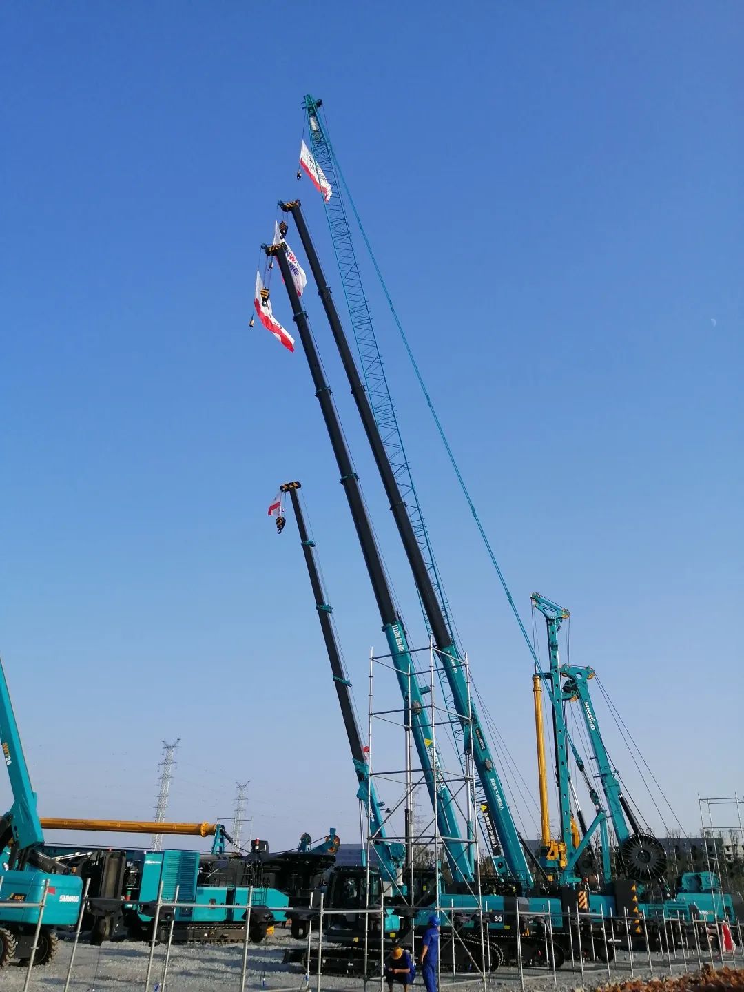 “重”磅出击！龙8头号玩家智能起重机械组团“登场”