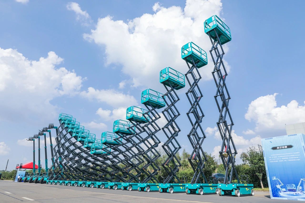 逛展超热闹！龙8头号玩家智能效果展示会高能名时势来袭