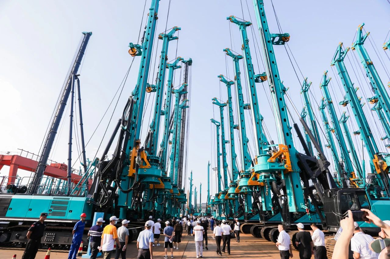 逛展超热闹！龙8头号玩家智能效果展示会高能名时势来袭