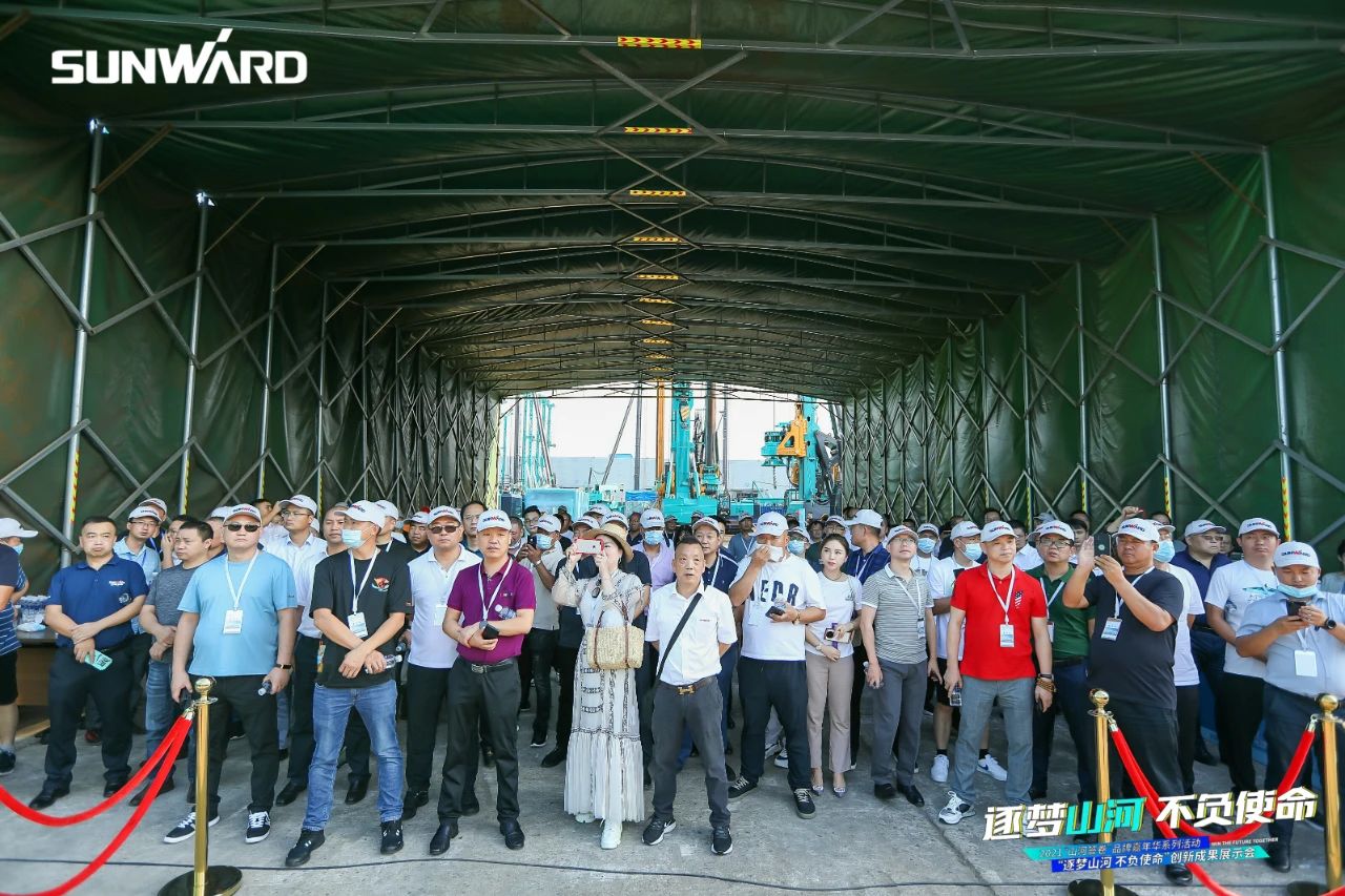 逛展超热闹！龙8头号玩家智能效果展示会高能名时势来袭