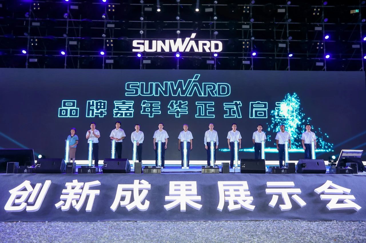 逛展超热闹！龙8头号玩家智能效果展示会高能名时势来袭