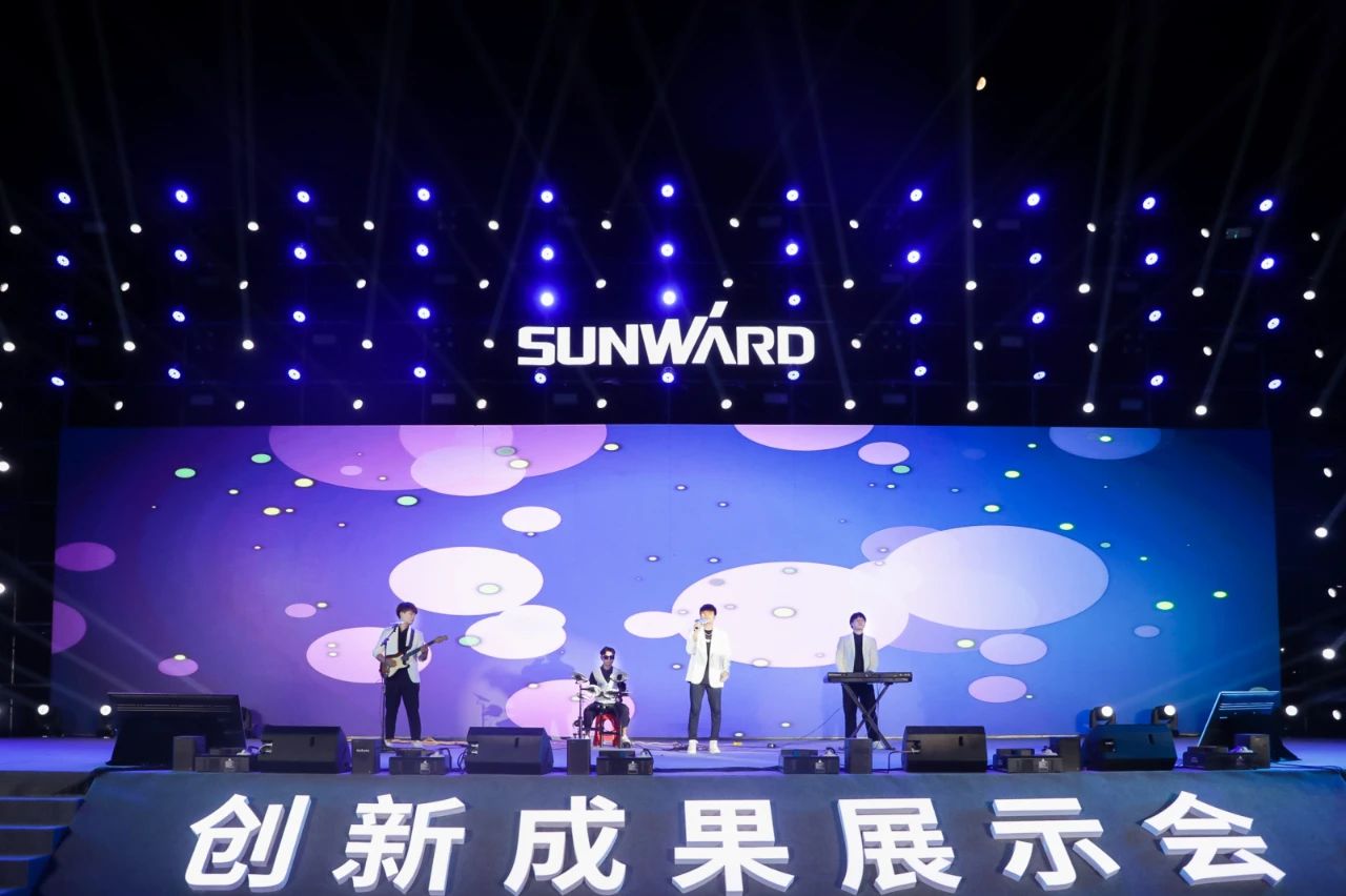 逛展超热闹！龙8头号玩家智能效果展示会高能名时势来袭