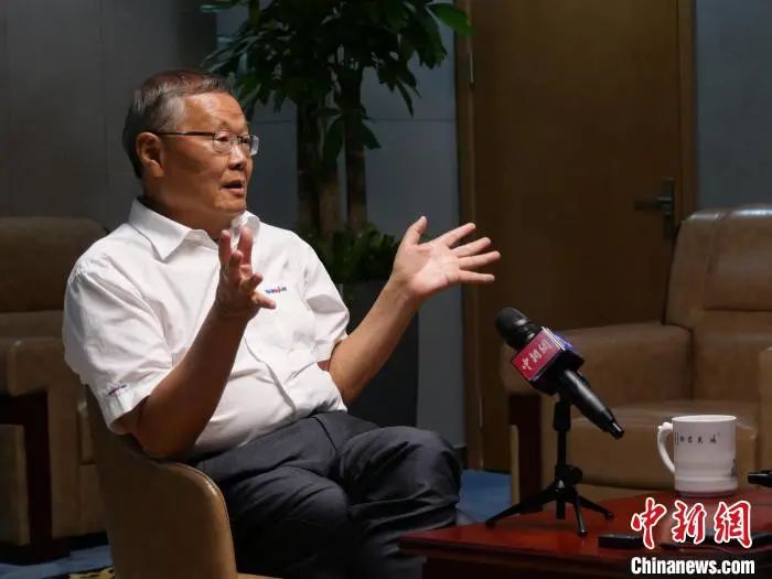 媒体聚焦 | 中新社专访——龙8头号玩家智能首创人何清华：向着太阳奔驰的筑梦人