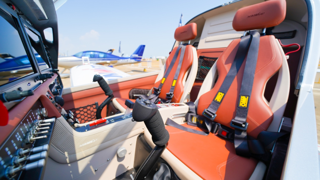 新机、航行演出…2021中国航展龙8头号玩家航空秀给你看