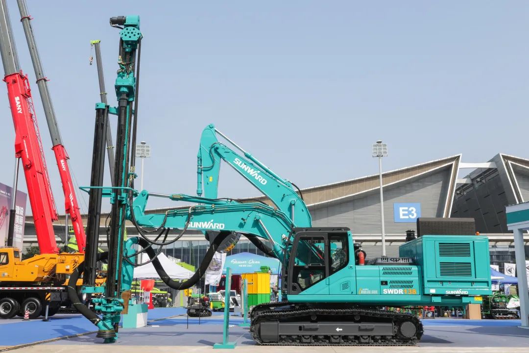 亮相中非经贸展览会！龙8头号玩家智能尽展工程机械国产品牌魅力