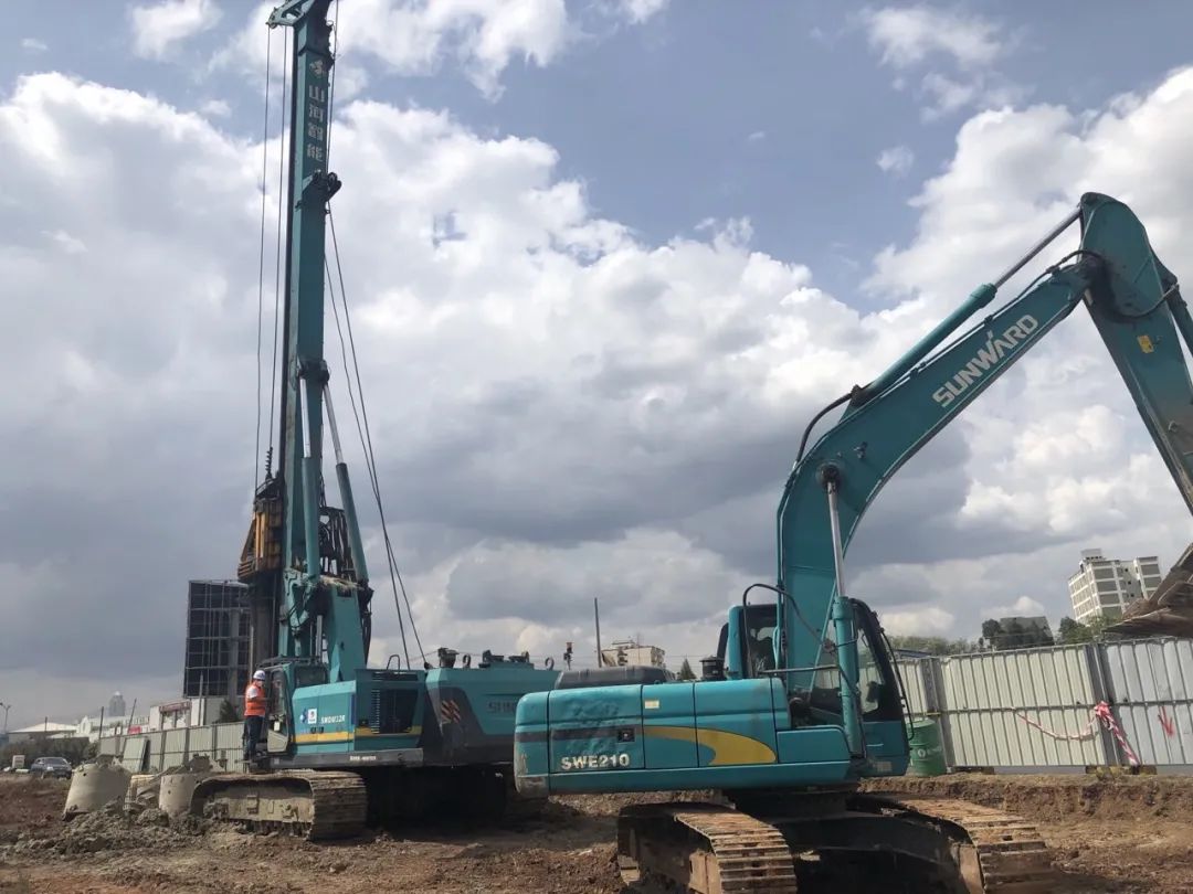 亮相中非经贸展览会！龙8头号玩家智能尽展工程机械国产品牌魅力