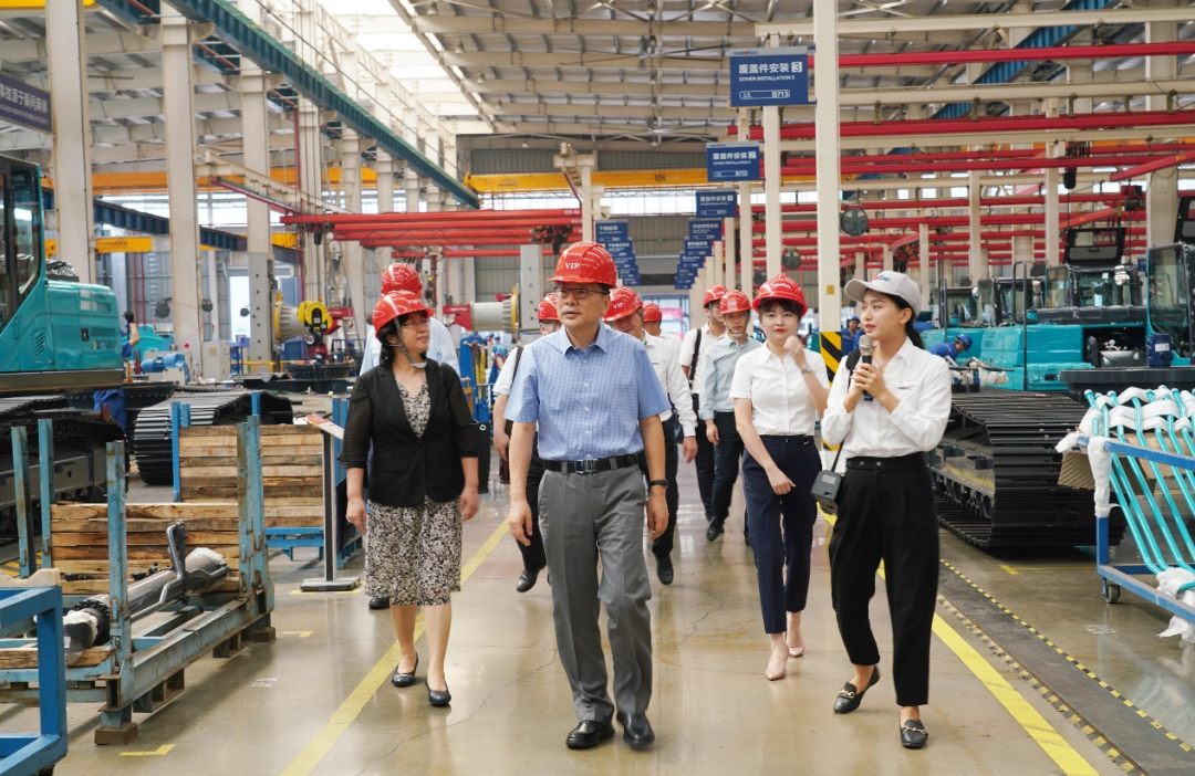 中国出口信用包管公司向导一行调研龙8头号玩家智能