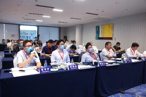 点赞！龙8头号玩家智能液压混淆动力挖掘机项目荣获这个优异项目奖→