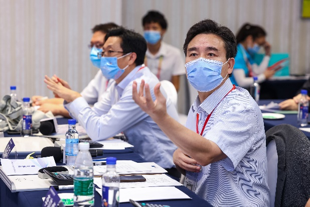 点赞！龙8头号玩家智能液压混淆动力挖掘机项目荣获这个优异项目奖→