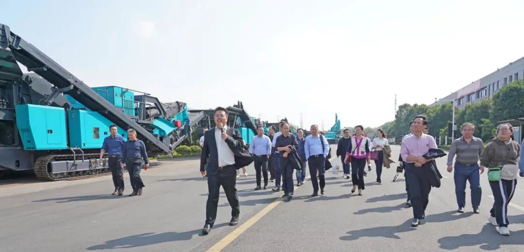 湖南省矿业协会第二届一次会员代表大会暨第二届一次理事会在龙8头号玩家智能顺遂召开