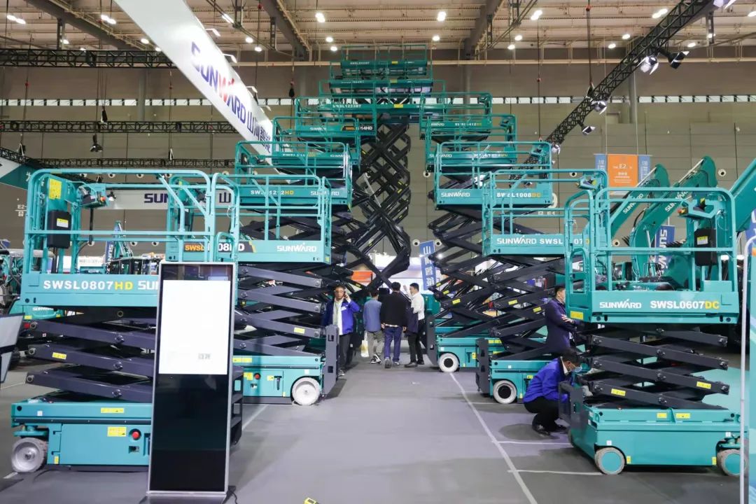 “龙8头号玩家绿”牵手“华为中国红”！龙8头号玩家智能高机装备集群助力华为团泊洼项目