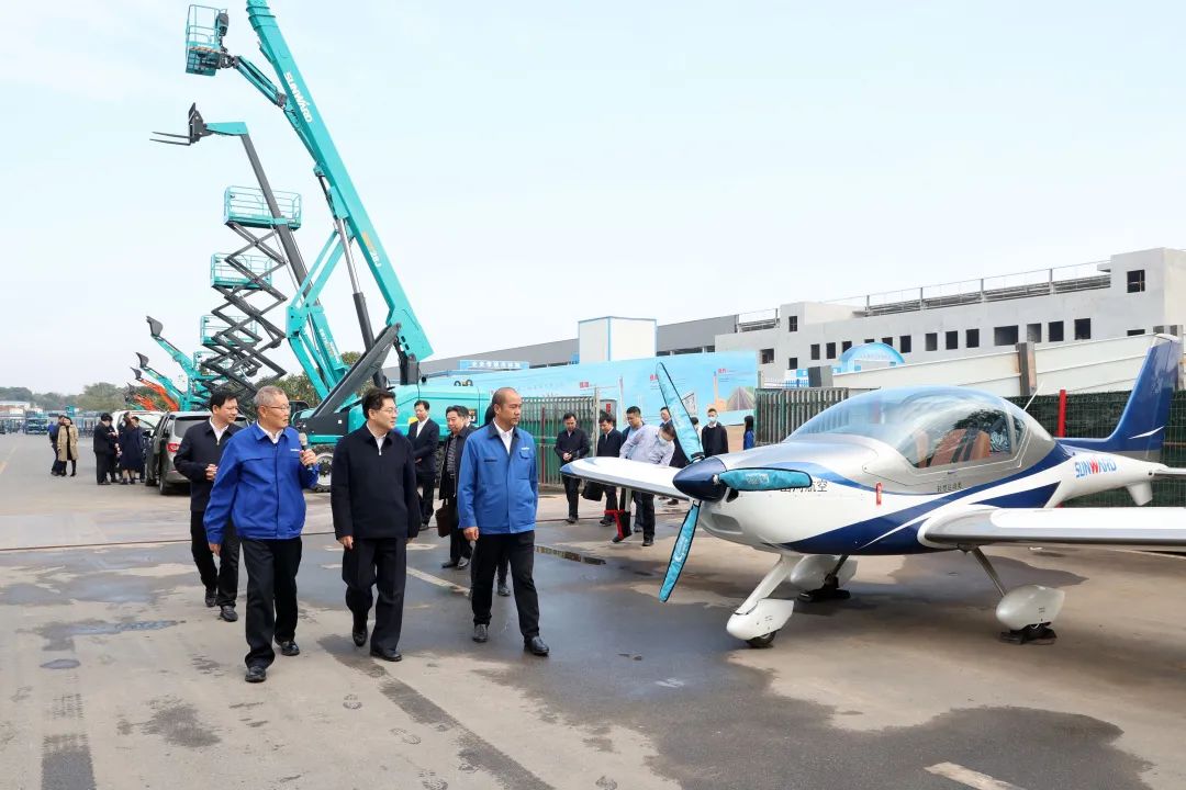 湖南省副省长隋忠诚调研龙8头号玩家智能