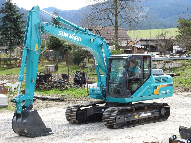 一辆中型的挖掘机的价钱是几多？？？？？？？？