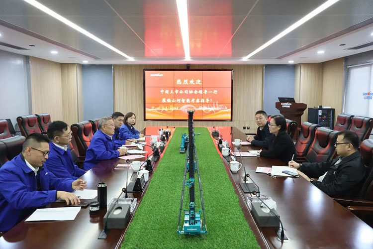 中国上市公司协会党委委员、副秘书长刘翠兰一行调研龙8头号玩家智能