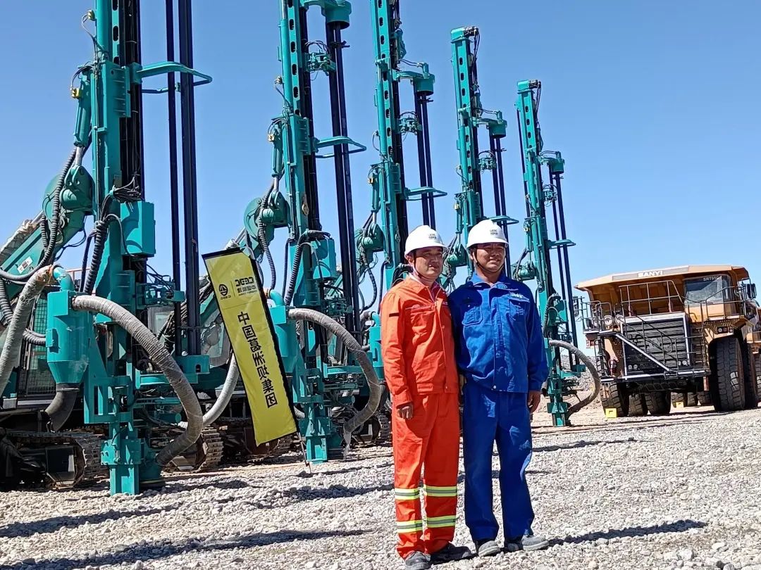 疫情当下，，，，，逆行非洲——龙8头号玩家智能凿岩装备团队外洋效劳纪实