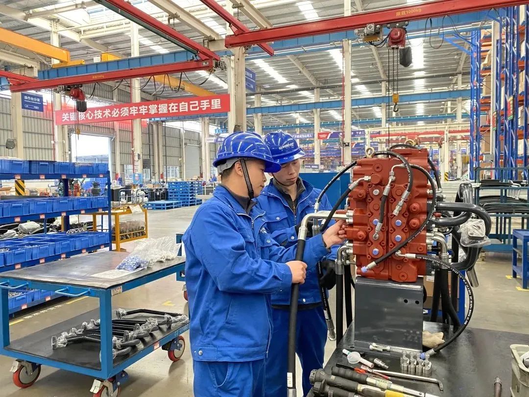 《湖南教育》：探索18年，，，，，，，龙8头号玩家智能找到校企相助共赢的谜底