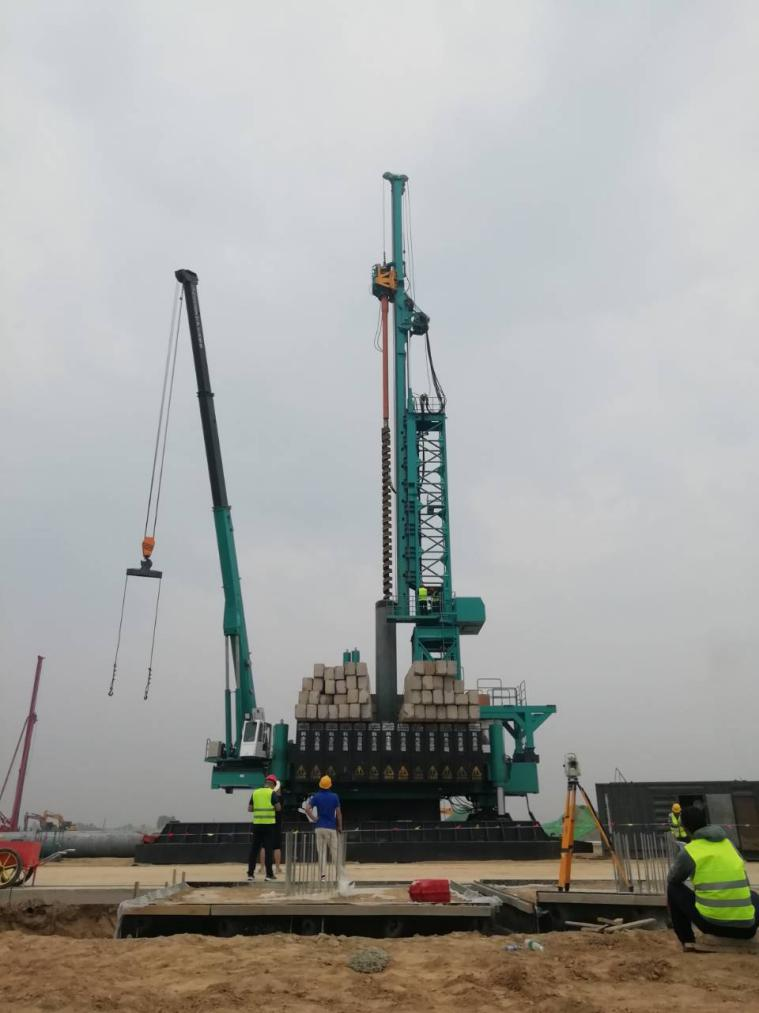 创下纪录！龙8头号玩家智能引孔式静力压桩机首次应用于高铁项目