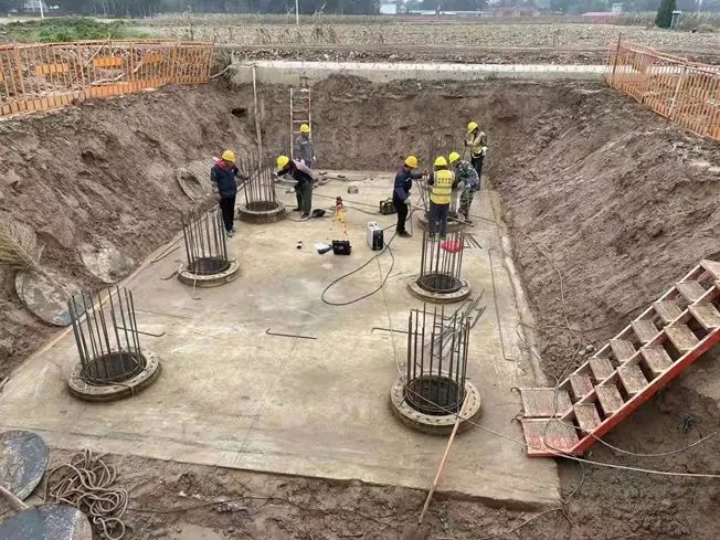 创下纪录！龙8头号玩家智能引孔式静力压桩机首次应用于高铁项目