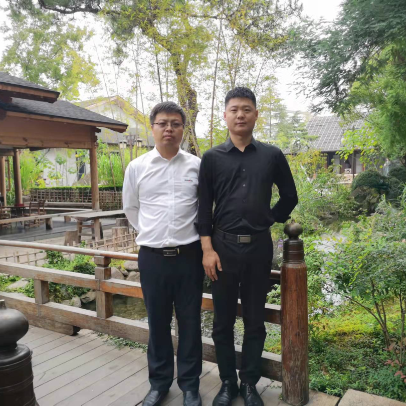 创富故事 | 潜心桩基施工30载，，，，，，他们认准龙8头号玩家智能旋挖钻